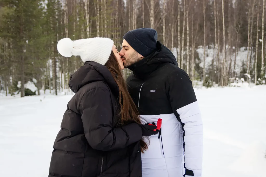 baiser froid sur un lac gelé