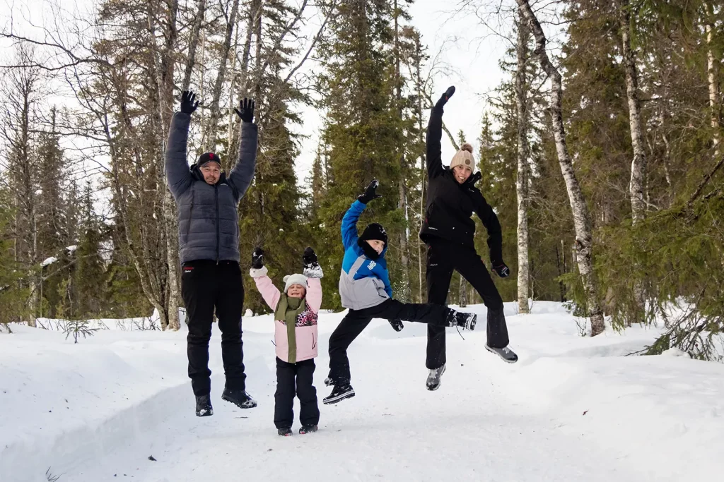 Tableau famille personnes Luosto Laponie