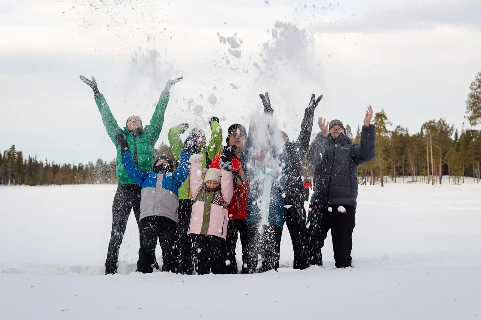 Photo groupe foret Luosto famille multigénérationnelle